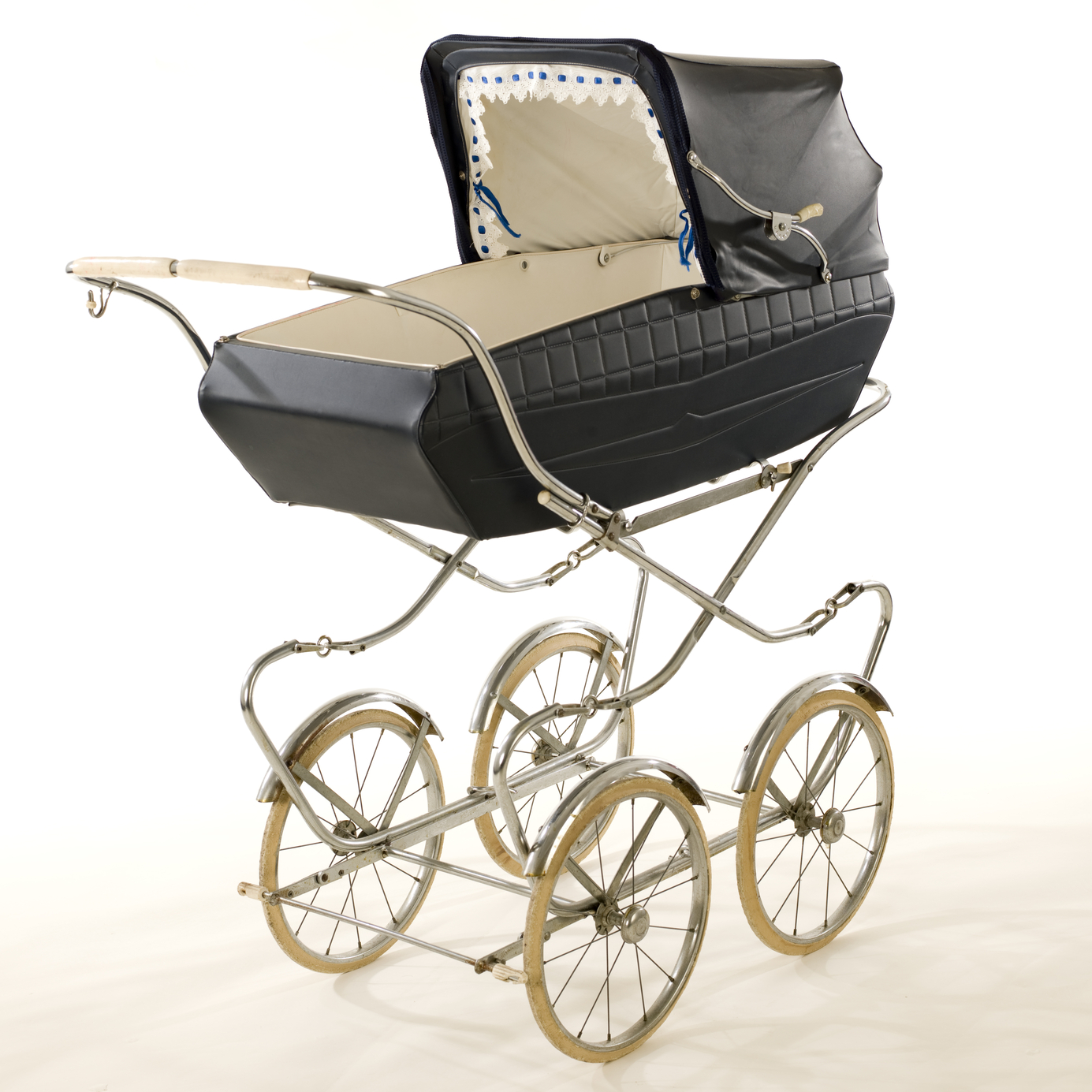 Baby carriage crib walks vintage blue years 70-80